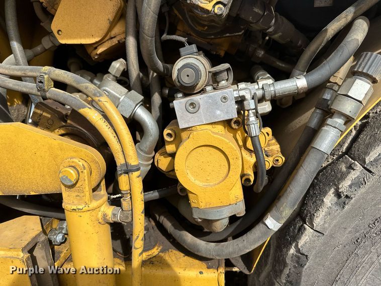 image for item DV0649 2010 Caterpillar AP1000D paver