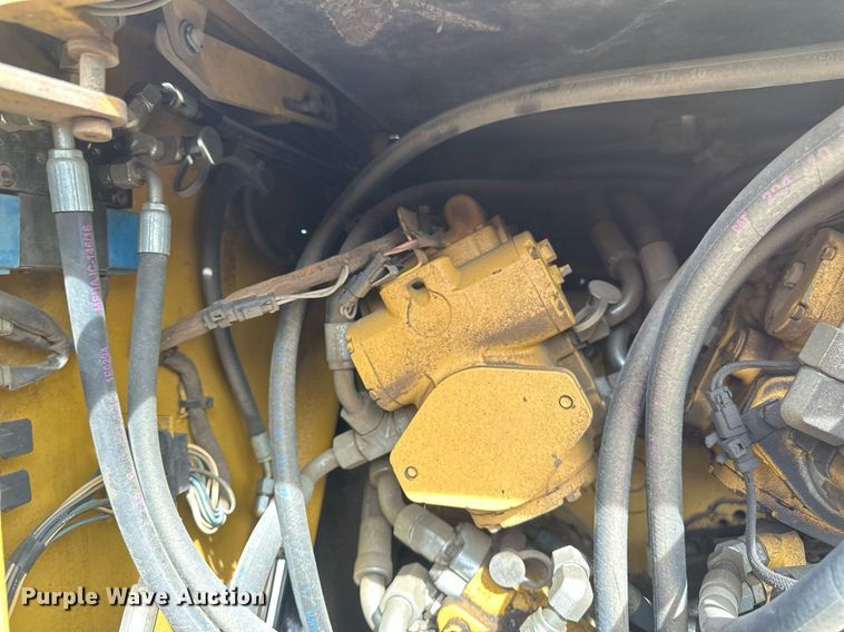 image for item DV0649 2010 Caterpillar AP1000D paver