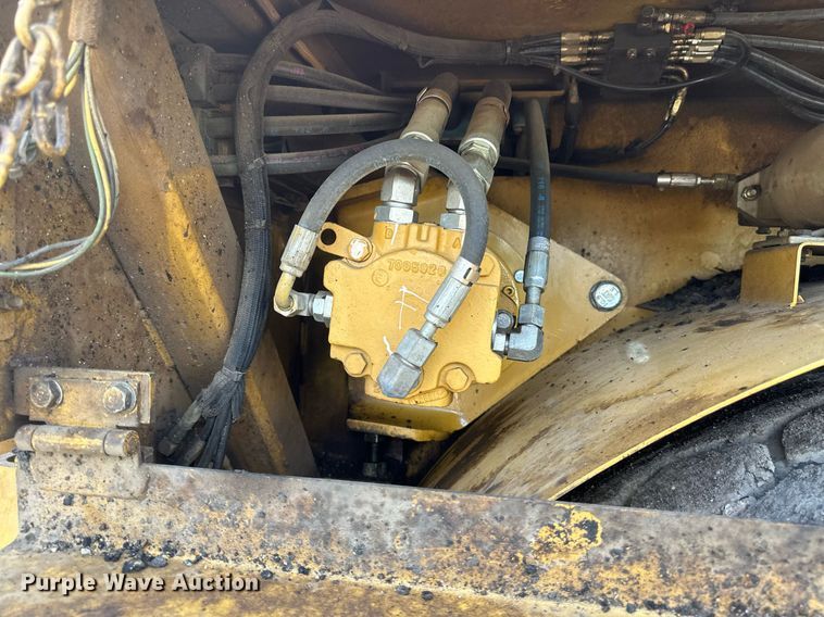 image for item DV0649 2010 Caterpillar AP1000D paver