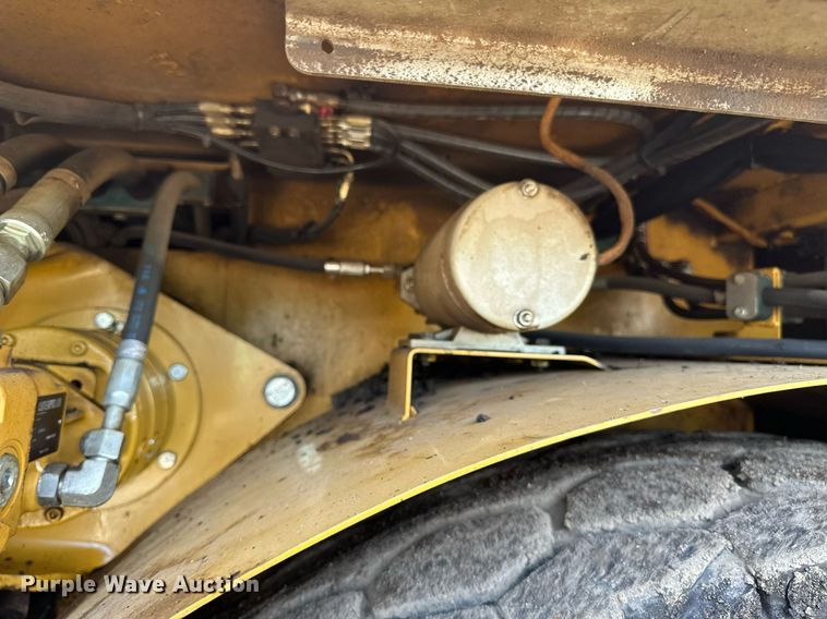 image for item DV0649 2010 Caterpillar AP1000D paver