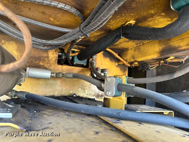 image for item DV0649 2010 Caterpillar AP1000D paver