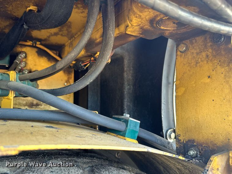 image for item DV0649 2010 Caterpillar AP1000D paver