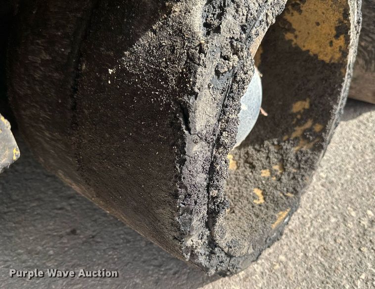 image for item DV0649 2010 Caterpillar AP1000D paver