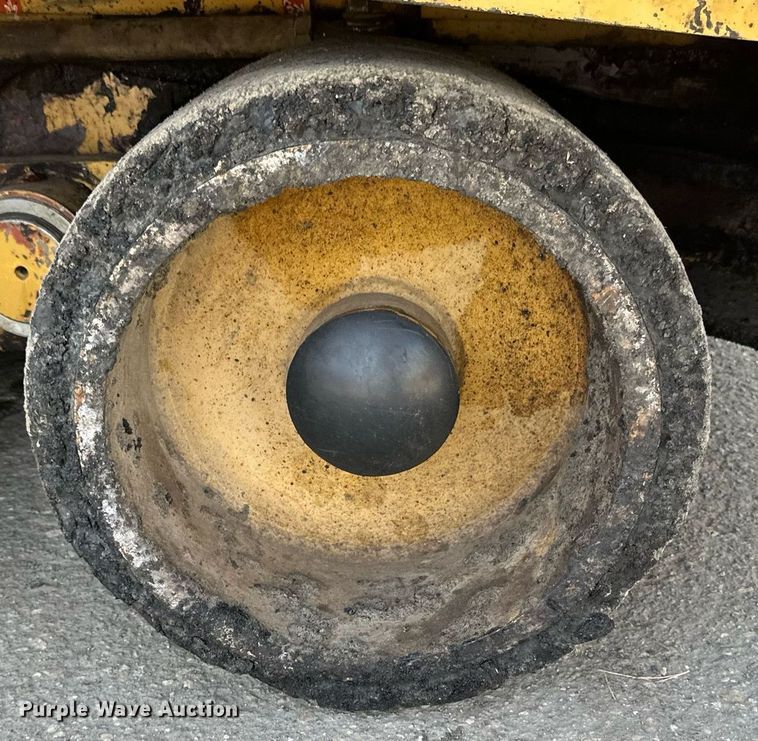 image for item DV0649 2010 Caterpillar AP1000D paver