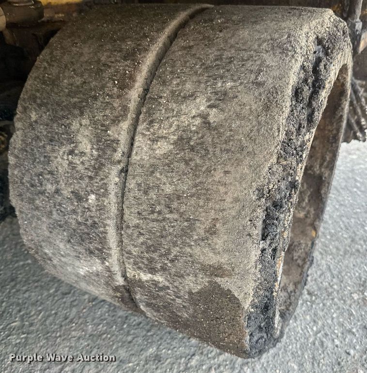 image for item DV0649 2010 Caterpillar AP1000D paver