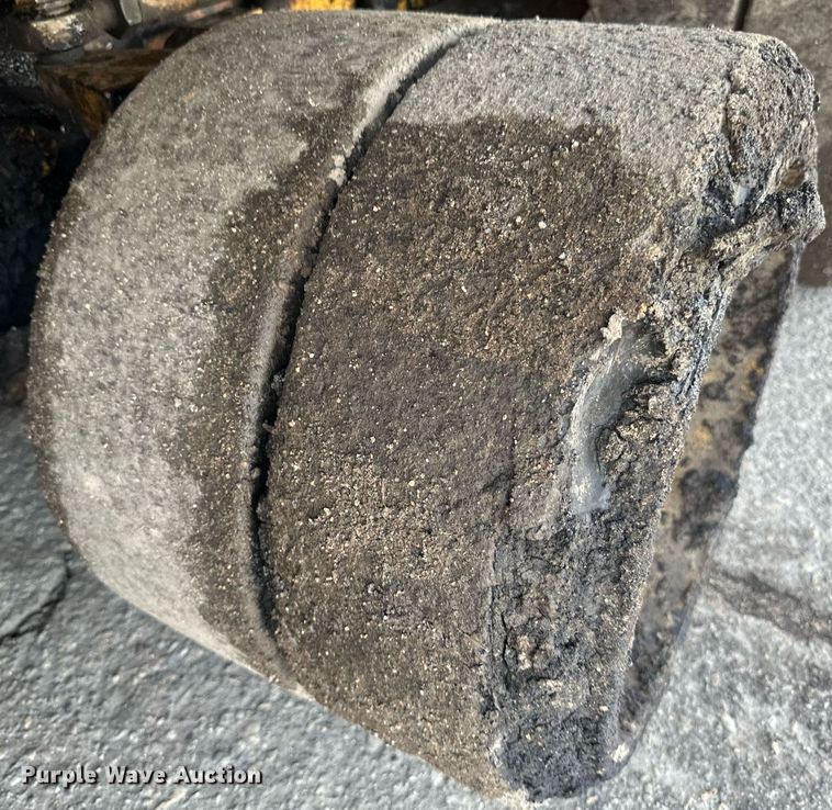 image for item DV0649 2010 Caterpillar AP1000D paver