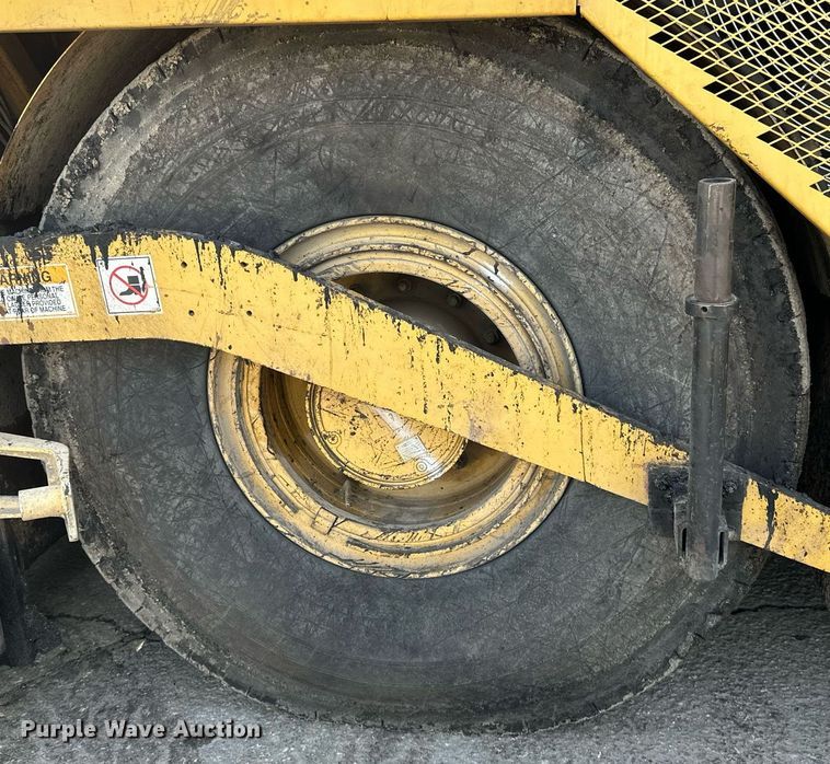 image for item DV0649 2010 Caterpillar AP1000D paver