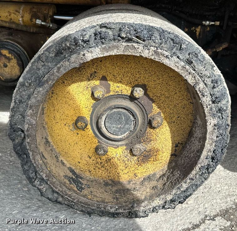 image for item DV0649 2010 Caterpillar AP1000D paver