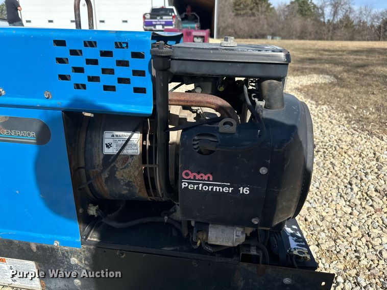 image for item DV0666 Miller Bobcat 225G welder/generator