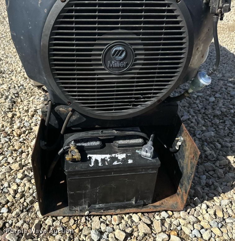 image for item DV0666 Miller Bobcat 225G welder/generator