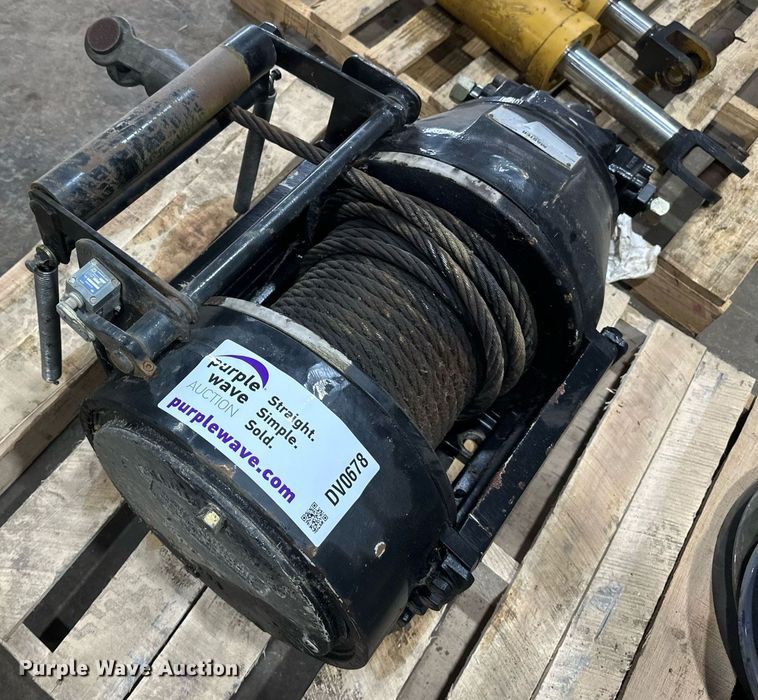 image for item DV0678 Pull Master M18-3-101-1 winch 
