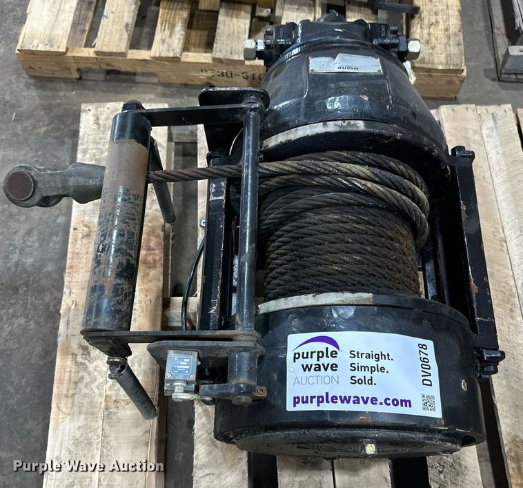 image for item DV0678 Pull Master M18-3-101-1 winch 