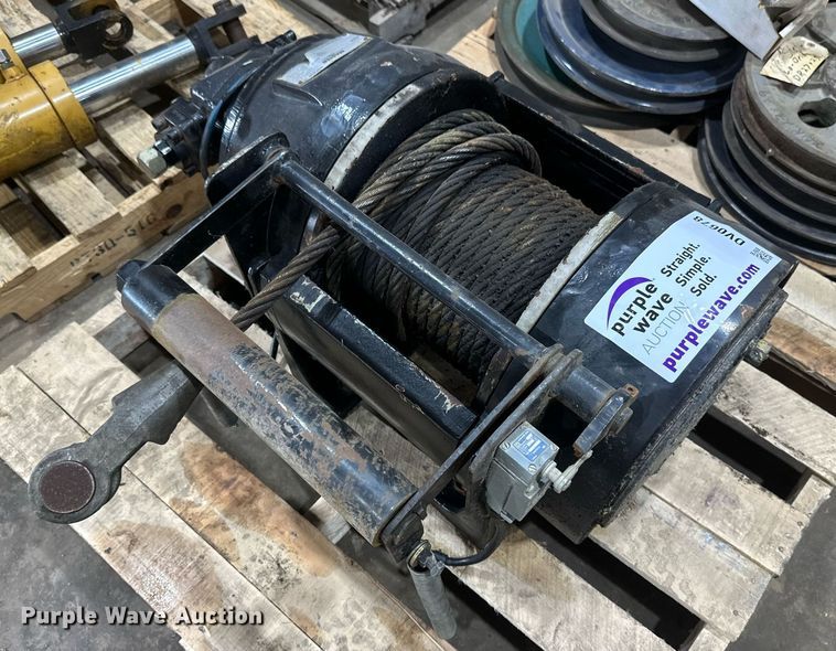 image for item DV0678 Pull Master M18-3-101-1 winch 