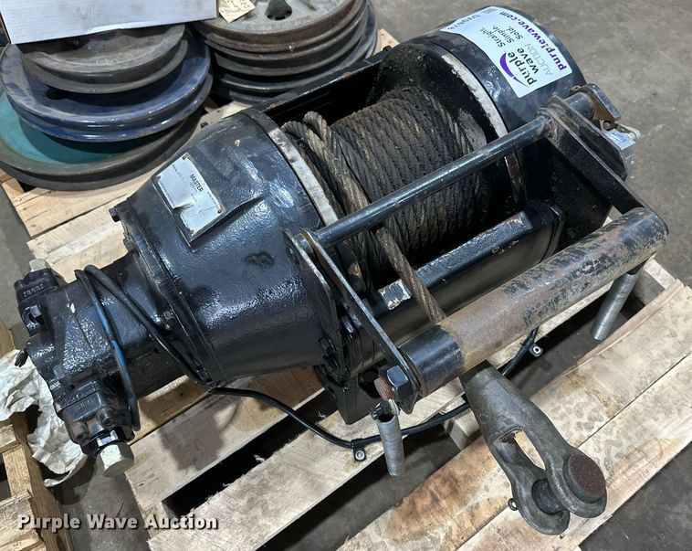 image for item DV0678 Pull Master M18-3-101-1 winch 