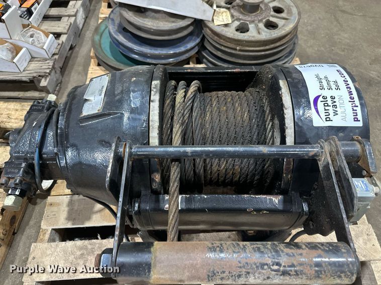 image for item DV0678 Pull Master M18-3-101-1 winch 