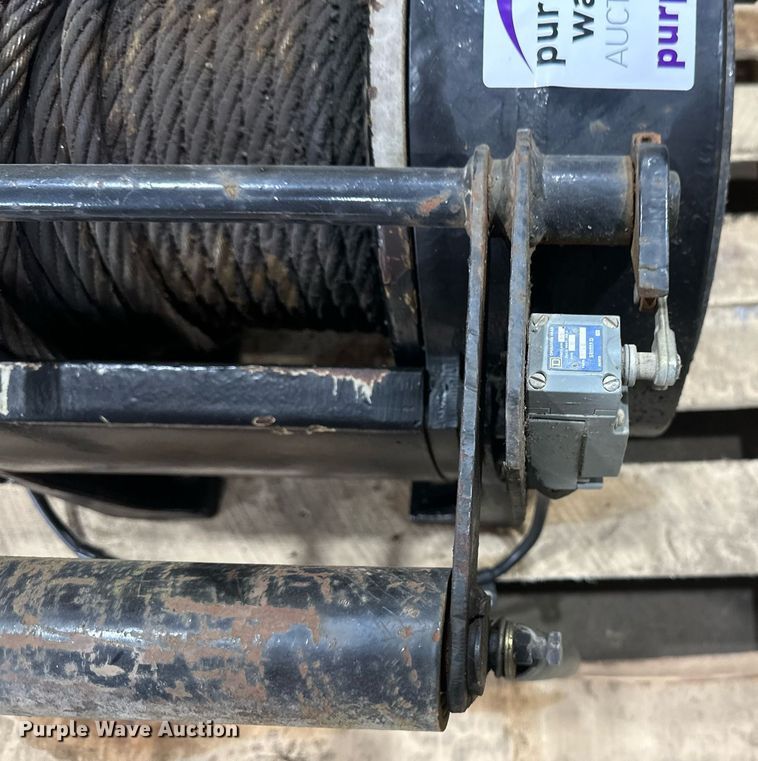 image for item DV0678 Pull Master M18-3-101-1 winch 