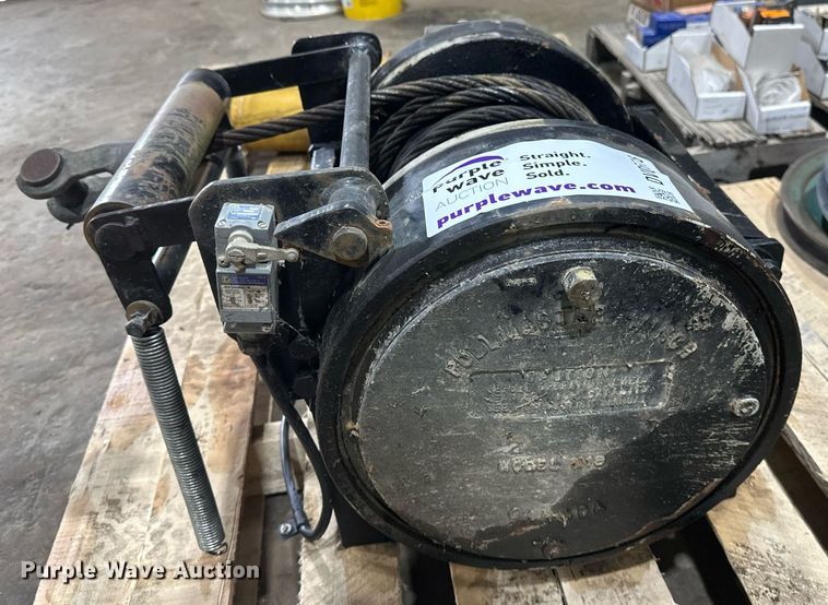image for item DV0678 Pull Master M18-3-101-1 winch 