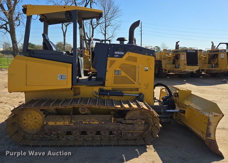image for item DV1326 2022 John Deere 450K dozer