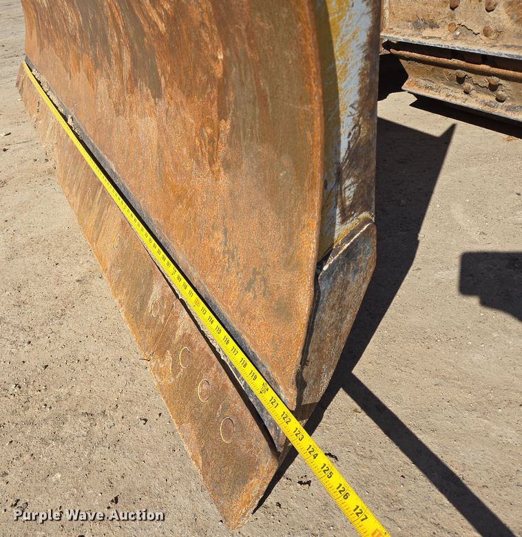 image for item DV1326 2022 John Deere 450K dozer