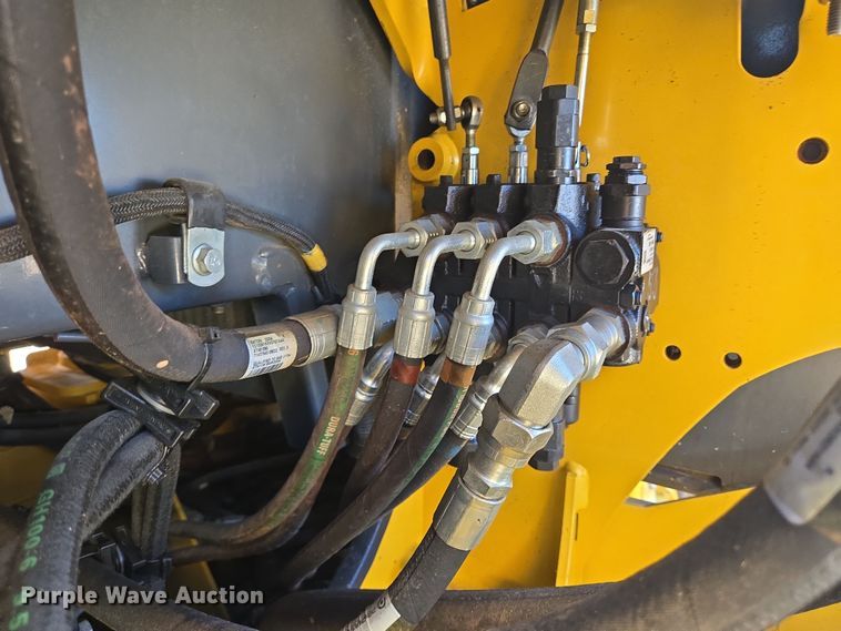 image for item DV1326 2022 John Deere 450K dozer