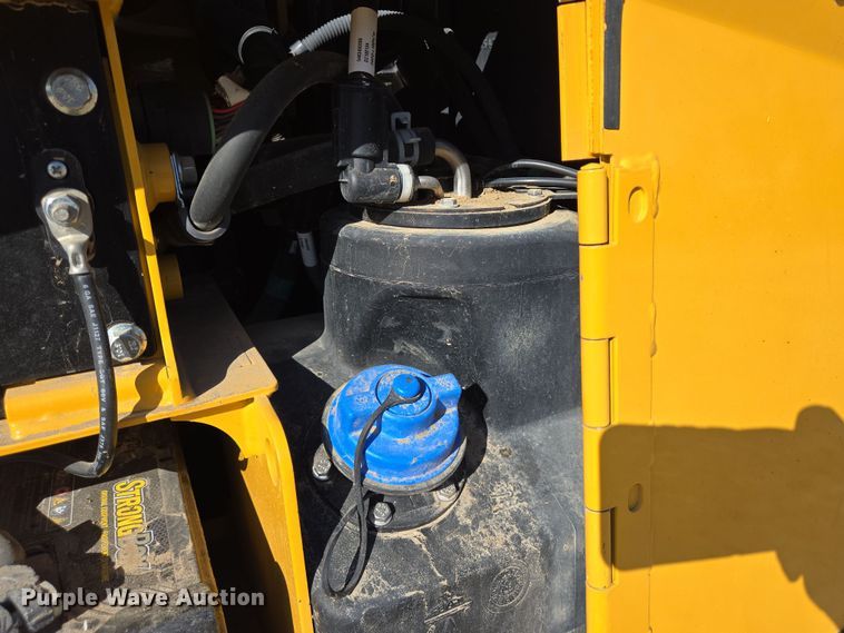 image for item DV1326 2022 John Deere 450K dozer