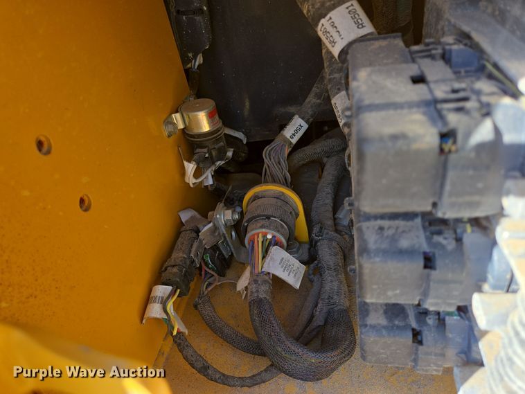 image for item DV1326 2022 John Deere 450K dozer