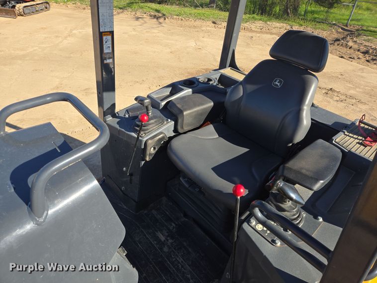 image for item DV1326 2022 John Deere 450K dozer