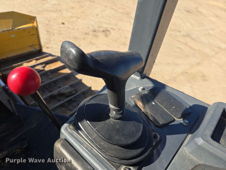 image for item DV1326 2022 John Deere 450K dozer