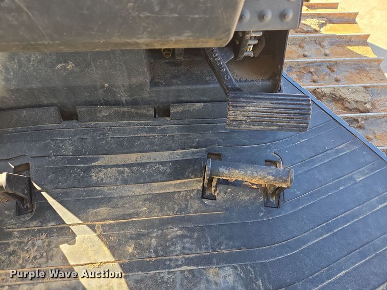 image for item DV1326 2022 John Deere 450K dozer