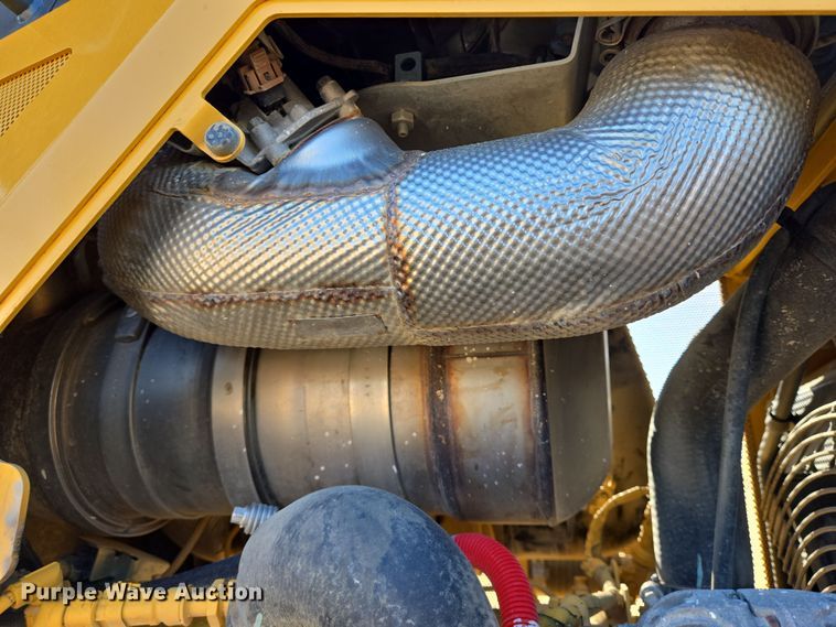 image for item DV1326 2022 John Deere 450K dozer