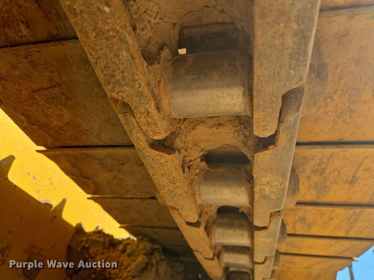 image for item DV1326 2022 John Deere 450K dozer