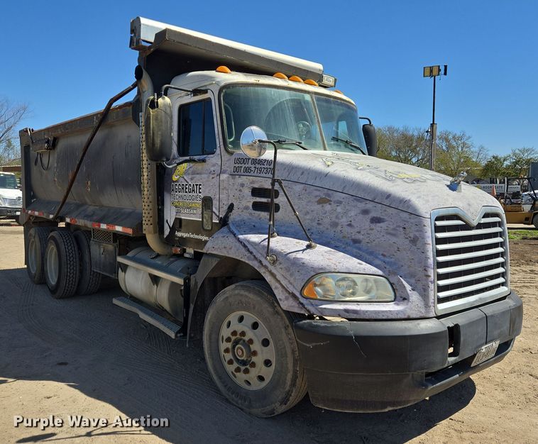 image for item DV1328 2001 Mack CX613 dump truck