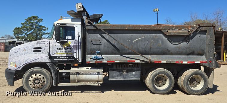 image for item DV1328 2001 Mack CX613 dump truck