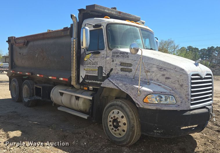 image for item DV1331 2001 Mack CX613 dump truck