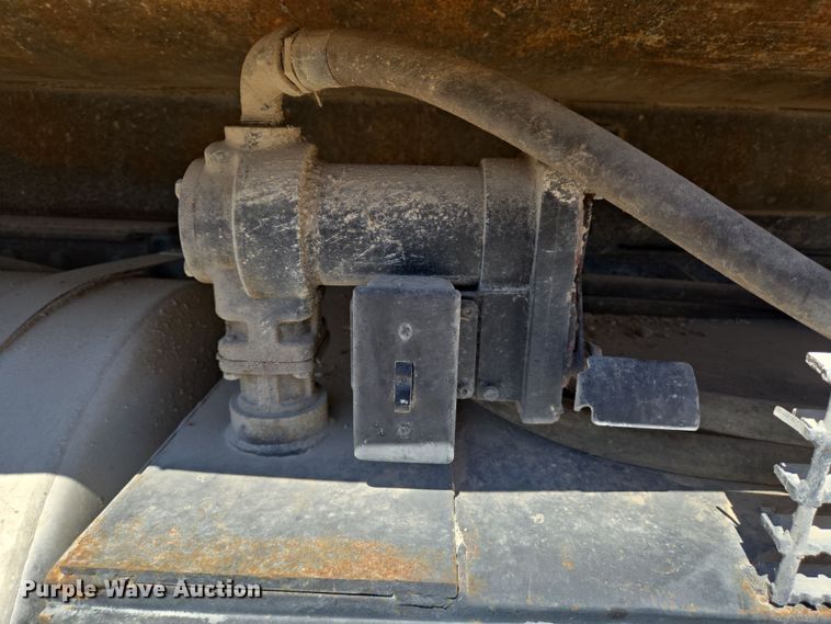 image for item DV1331 2001 Mack CX613 dump truck