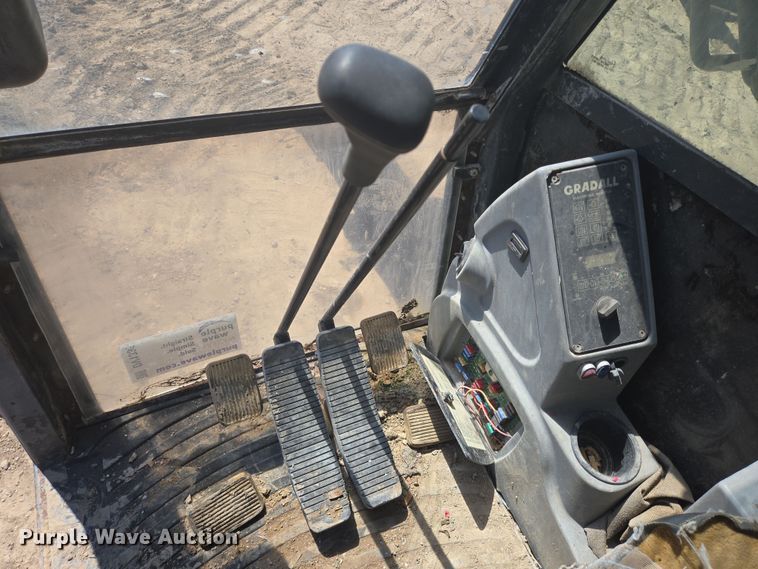 image for item DV1335 2007 Gradall XL 3200 excavator