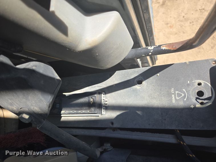 image for item DV1335 2007 Gradall XL 3200 excavator