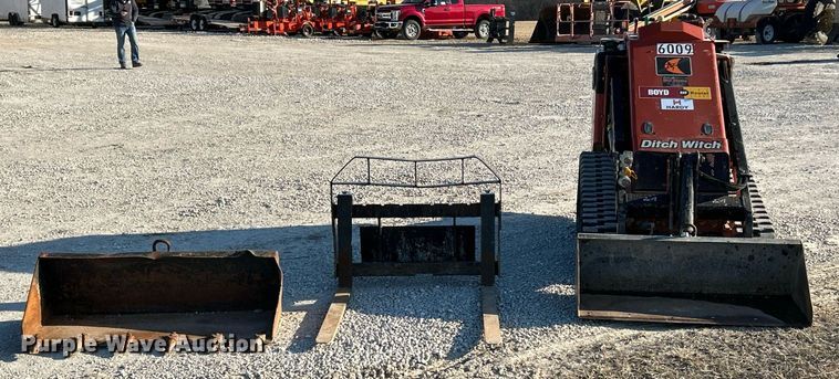 image for item DV1764 2020 Ditch Witch SK800 compact utility loader