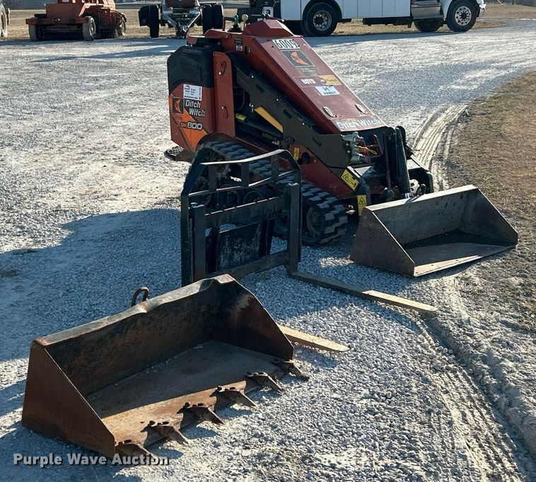 image for item DV1764 2020 Ditch Witch SK800 compact utility loader
