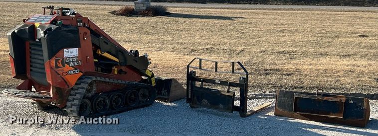 image for item DV1764 2020 Ditch Witch SK800 compact utility loader