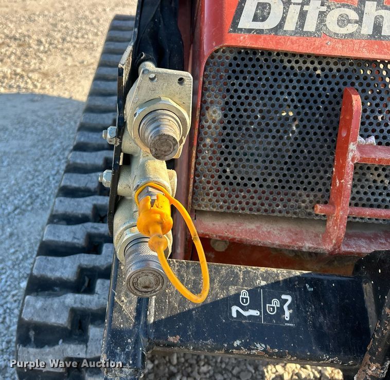 image for item DV1764 2020 Ditch Witch SK800 compact utility loader