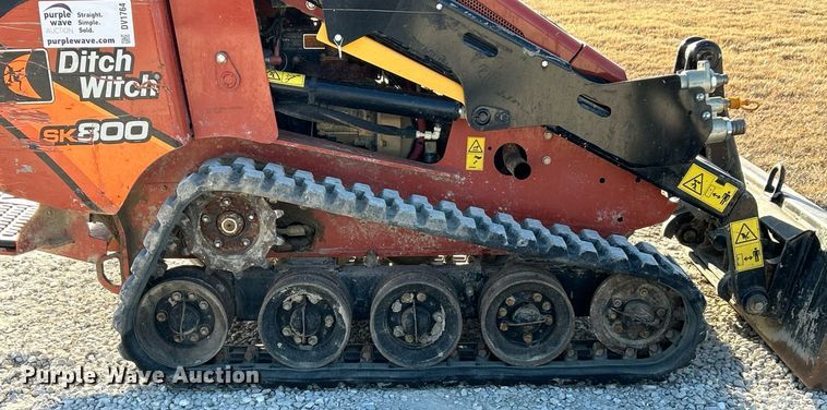 image for item DV1764 2020 Ditch Witch SK800 compact utility loader