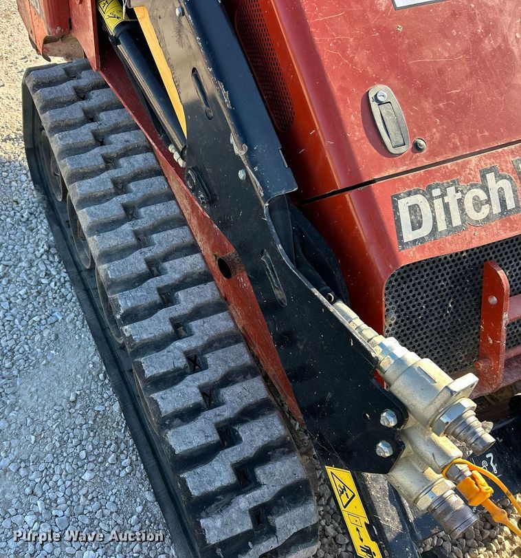 image for item DV1764 2020 Ditch Witch SK800 compact utility loader
