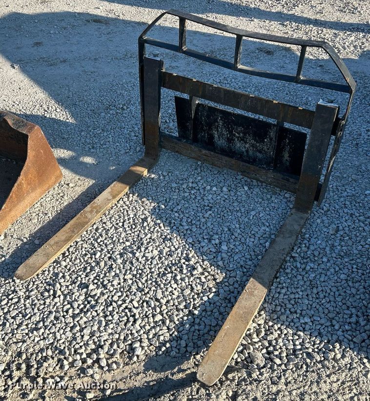 image for item DV1764 2020 Ditch Witch SK800 compact utility loader