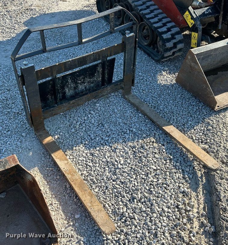 image for item DV1764 2020 Ditch Witch SK800 compact utility loader