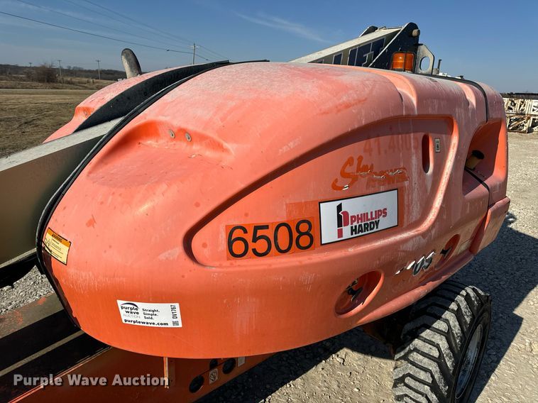 image for item DV1767 2006 JLG 400S boom lift