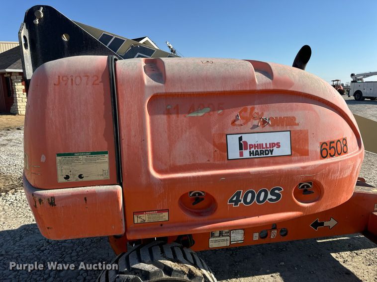 image for item DV1767 2006 JLG 400S boom lift