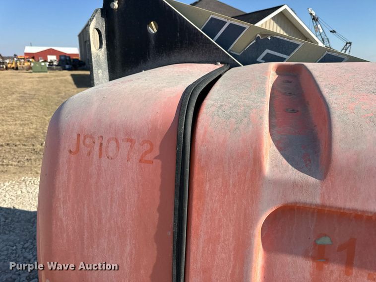 image for item DV1767 2006 JLG 400S boom lift