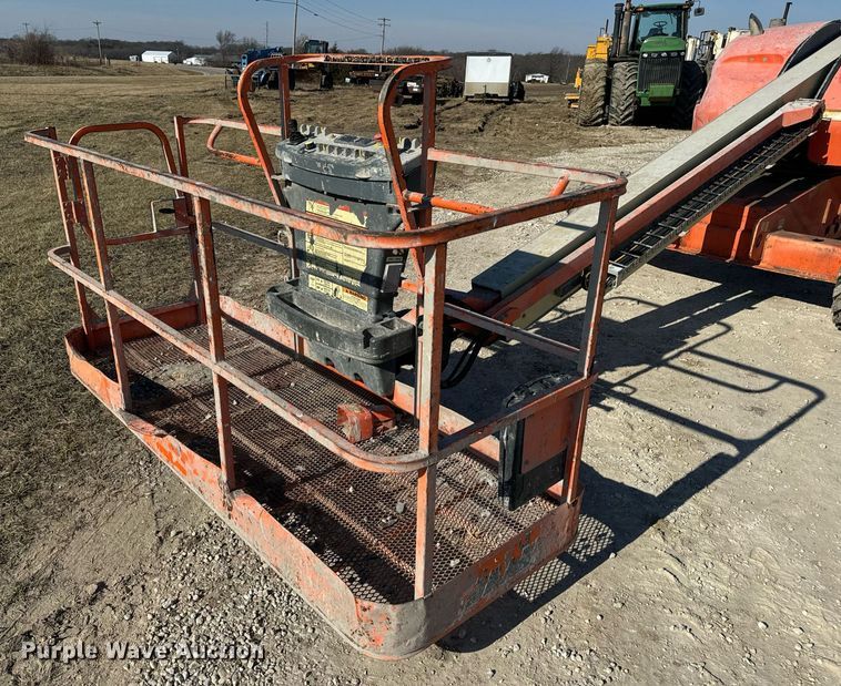 image for item DV1767 2006 JLG 400S boom lift
