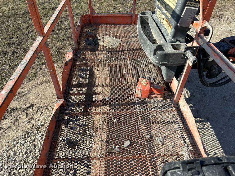 image for item DV1767 2006 JLG 400S boom lift